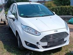 Weiß Gebraucht 2014 Ford Fiesta Kleinwagen | 4.400 €