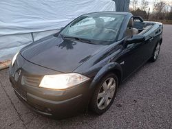 Grau Gebraucht 2006 Renault Mégane Cabriolet Dynamique Cabrio | 3.490 € (Teuer)