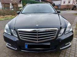 Schwarz Gebraucht 2010 Mercedes E200 Avantgarde Kombi | 7.390 € (Superpreis)