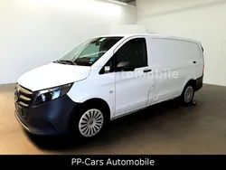 Weiß Gebraucht 2024 Mercedes Vito Van / Kleinbus | 30.820 € (Guter Preis)