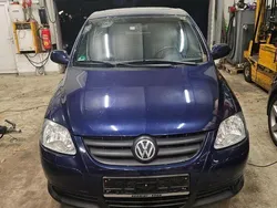 Blau Gebraucht 2005 VW Fox Basis Kleinwagen | 1.590 € (Fairer Preis)