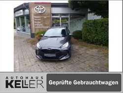 Grau Gebraucht 2022 Toyota Yaris Hybrid Team Limousine | 19.980 € (Fairer Preis)