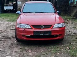 Rot Gebraucht 1998 Opel Vectra Limousine | 1.850 € (Etwas zu teuer)