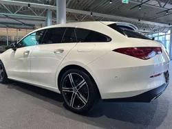 Weiß Gebraucht 2021 Mercedes CLA180 Limousine | 30.000 €