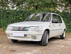 Weiß Gebraucht 1991 Peugeot 205 Limousine | 12.000 €