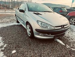 Silber Gebraucht 2002 Peugeot 206 CC Cabrio | 650 €