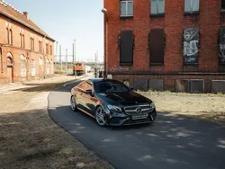 Schwarz Gebraucht 2018 Mercedes E400 AMG line Coupé | 32.900 €