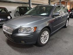Grau Gebraucht 2004 Volvo V50 Momentum Kombi | 2.990 € (Fairer Preis)
