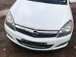 Weiß Gebraucht 2009 Opel Astra GTC Innovation Limousine | 1.999 € (Superpreis)