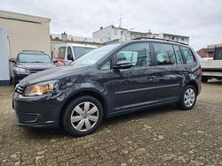 Grau Gebraucht 2015 VW Touran Trendline Van / Kleinbus | 6.999 € (Superpreis)