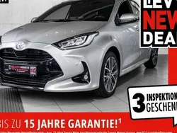 Silbern Neu 2024 Toyota Yaris Hybrid Style Limousine | 26.646 € (Fairer Preis)