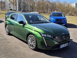 Grün metallic Gebraucht 2023 Peugeot 308 Allure Limousine | 24.400 € (Etwas zu teuer)