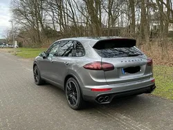 Grau Gebraucht 2016 Porsche Cayenne S SUV | 36.500 €