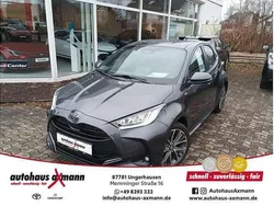 Marlingrau Gebraucht 2024 Toyota Yaris Hybrid Style Limousine | 25.470 € (Fairer Preis)