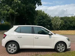 Weiß Gebraucht 2016 Skoda Fabia Limousine | 5.750 € (Guter Preis)