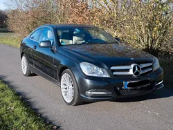 Schwarz Gebraucht 2011 Mercedes 220 Coupé | 8.900 €