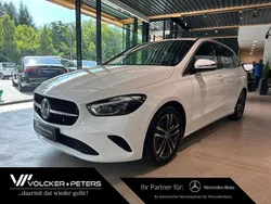 Weiß Gebraucht 2024 Mercedes B180 Van / Kleinbus | 31.579 € (Guter Preis)