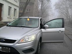 Grau Gebraucht 2010 Ford Focus Kombi | 3.500 € (Etwas zu teuer)