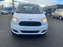 Weiß Gebraucht 2015 Ford Tourneo Courier Trend Van / Kleinbus | 3.700 € (Guter Preis)