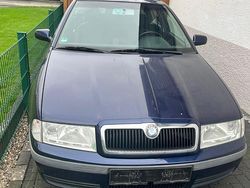 Blau Gebraucht 2002 Skoda Octavia Kombi | 2.000 € (Fairer Preis)