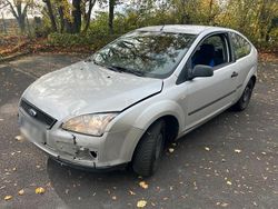 Silber Gebraucht 2006 Ford Focus Limousine | 700 € (Guter Preis)