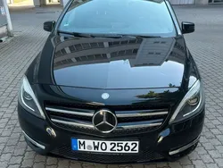 Schwarz Gebraucht 2013 Mercedes B200 Van / Kleinbus | 13.900 € (Fairer Preis)