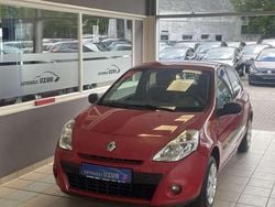 Rot Gebraucht 2009 Renault Clio II Authentique Kleinwagen | 1.990 € (Guter Preis)