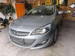 Silber Gebraucht 2013 Opel Astra Innovation Limousine | 3.500 € (Guter Preis)