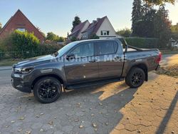 Grau Neu 2025 Toyota HiLux Abholung | 60.490 € (Etwas zu teuer)