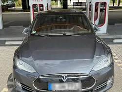 Grau Gebraucht 2015 Tesla Model S Performance Limousine | 32.955 € (Fairer Preis)