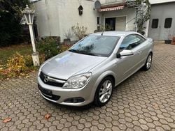 Silber Gebraucht 2007 Opel Astra Cabriolet Cosmo Cabrio | 3.490 € (Guter Preis)