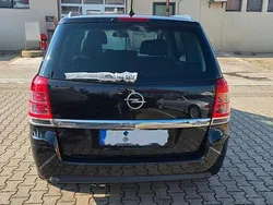Schwarz Gebraucht 2011 Opel Zafira Sport Van / Kleinbus | 3.400 € (Etwas zu teuer)