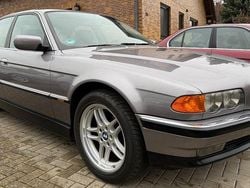 Grau Gebraucht 1999 BMW 728 Limousine | 17.950 €