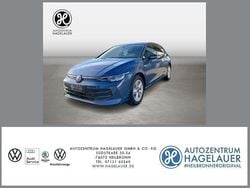 Blau Gebraucht 2024 VW Golf VIII Life Limousine | 25.973 € (Fairer Preis)