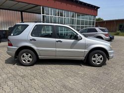 Iridiumsilber Gebraucht 1999 Mercedes ML270 SUV | 3.000 €