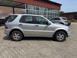 Iridiumsilber Gebraucht 1999 Mercedes ML270 SUV | 3.000 €