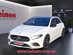 Weiß Gebraucht 2021 Mercedes A180 AMG line Limousine | 27.479 € (Fairer Preis)