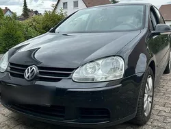 Schwarz Gebraucht 2004 VW Golf V Limousine | 2.900 € (Etwas zu teuer)