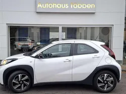 Weiß Gebraucht 2023 Toyota Aygo Play Kleinwagen | 16.990 € (Fairer Preis)