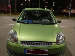 Grün Gebraucht 2006 Ford Fiesta Ambiente Kleinwagen | 1.100 € (Guter Preis)
