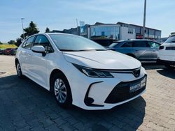 Weiß Gebraucht 2022 Toyota Corolla Comfort Limousine | 15.970 € (Fairer Preis)