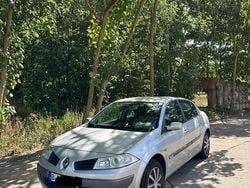 Grau Gebraucht 2006 Renault Mégane II Dynamique Limousine | 2.250 € (Fairer Preis)