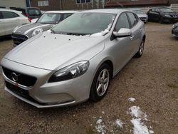 Silber Gebraucht 2017 Volvo V40 Kinetic Limousine | 6.500 € (Fairer Preis)