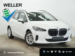 Weiß Gebraucht 2024 BMW 225 Active Tourer Performance Van / Kleinbus | 35.945 € (Fairer Preis)