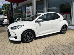 Weiss Gebraucht 2023 Toyota Yaris Team Limousine | 26.476 €