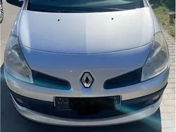 Silber Gebraucht 2008 Renault Clio II Kleinwagen | 500 €