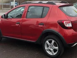 Rot Gebraucht 2014 Dacia Sandero Lauréate Kleinwagen | 7.699 €
