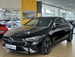 Kosmosschwarz metallicla (metallic) Gebraucht 2024 Mercedes CLA180 Limousine | 33.999 € (Guter Preis)