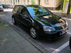 Schwarz Gebraucht 2004 VW Golf V Kleinwagen | 2.000 € (Fairer Preis)