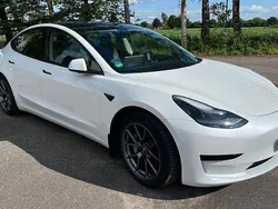 Weiß Gebraucht 2021 Tesla Model 3 Standard Range Plus Limousine | 23.500 € (Guter Preis)